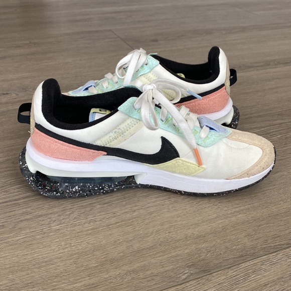 Nike Sneakers - Picture 5 of 7